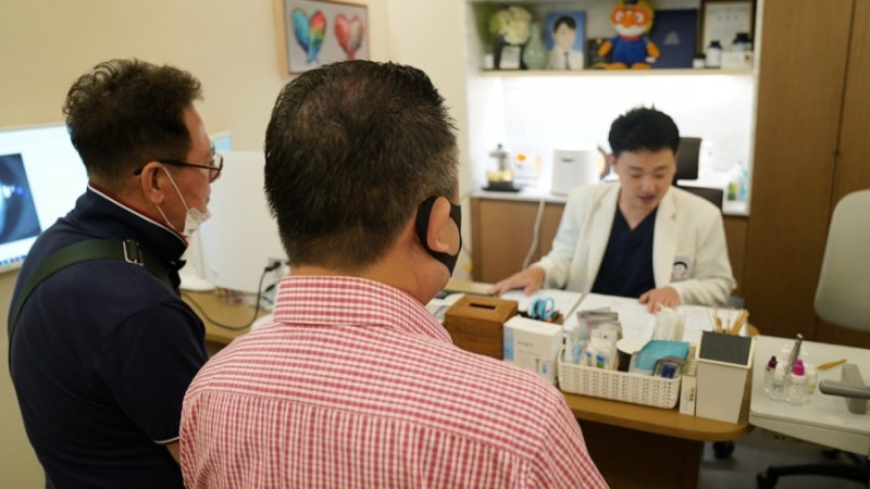 Aktor Hyun Seok mengunjungi Smile Eye Clinic! / Aktor Hyun Seok / Smile Eye Clinic Gangnam 사진 4