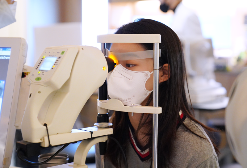 [Gangnam Smile Eye Clinic] คุณคิมฮึงกุกและลูกสาวคุณคิมจูฮยอนมาเยี่ยมคลินิก / คุณคิมฮึงกุก นักร้องชื่อดังและผู้สร้างความบ