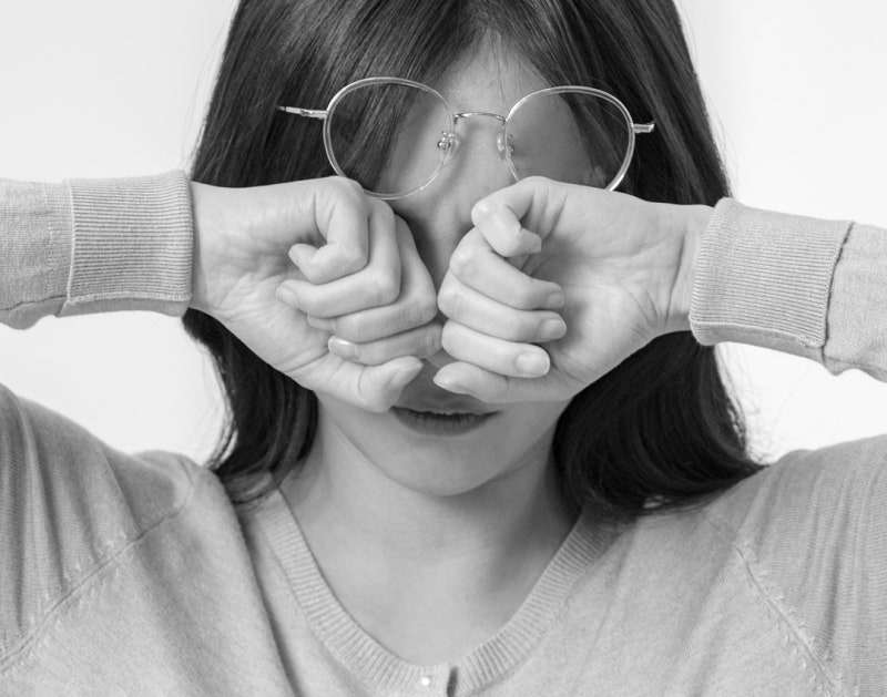 目の痛み、ゴロゴロ感を和らげるドライアイ！目のケア方法は？