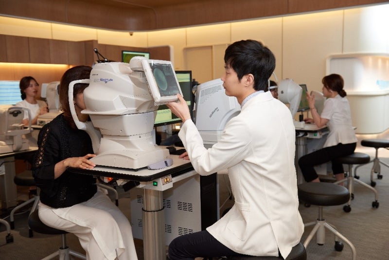 เลนส์ต้อกระจกแบบกำหนดเองสำหรับชาวเกาหลี ‘PureSee’ ที่กำลังเป็นที่นิยมในปัจจุบัน